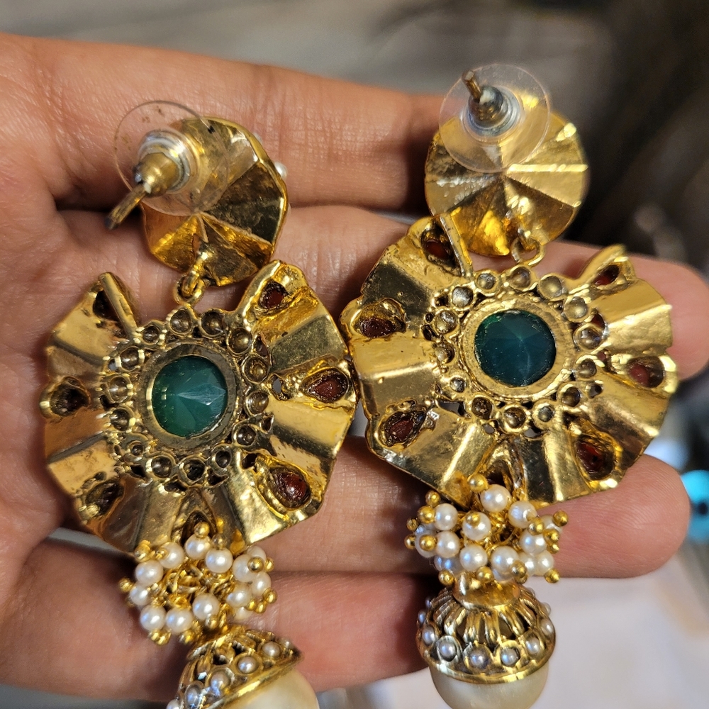 Sia Earrings - Picture 4 of 5